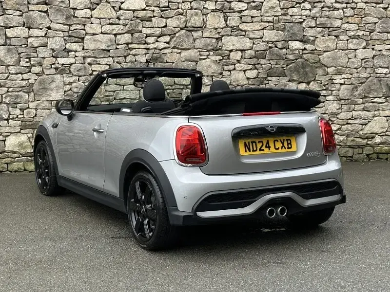 Begagnad Mini Cooper S Cabriolet Classic 175 HK (128 kW) 2024 Silver Cab