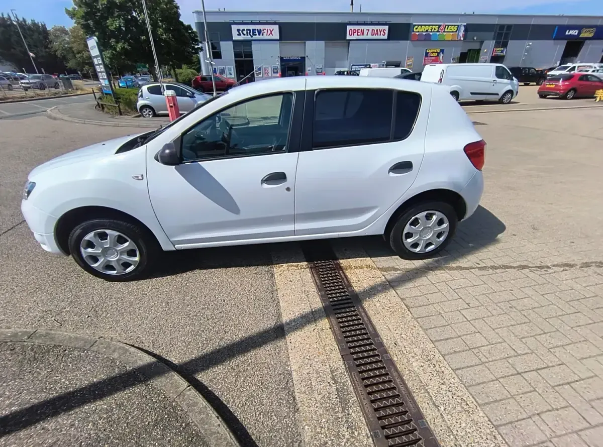Used Dacia Sandero Ambiance 2014 White Hatchback