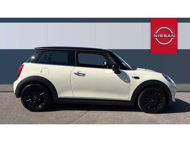 Used Mini Cooper Classic 136 HP (100 kW) 2018 White Hatchback