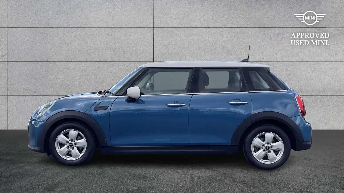 Used Mini Cooper Classic 134 HP (98 kW) 2023 Blue Hatchback