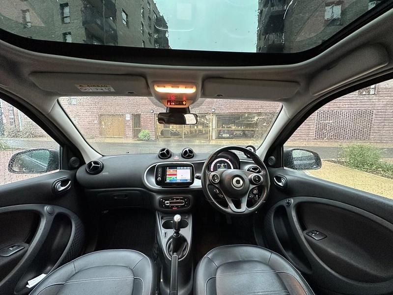 Used Smart ForFour Premium 2017 Black Hatchback