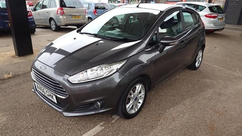 Grey Used 2016 Ford Fiesta Zetec Hatchback | £3,389 (Good price) - Image 1/4