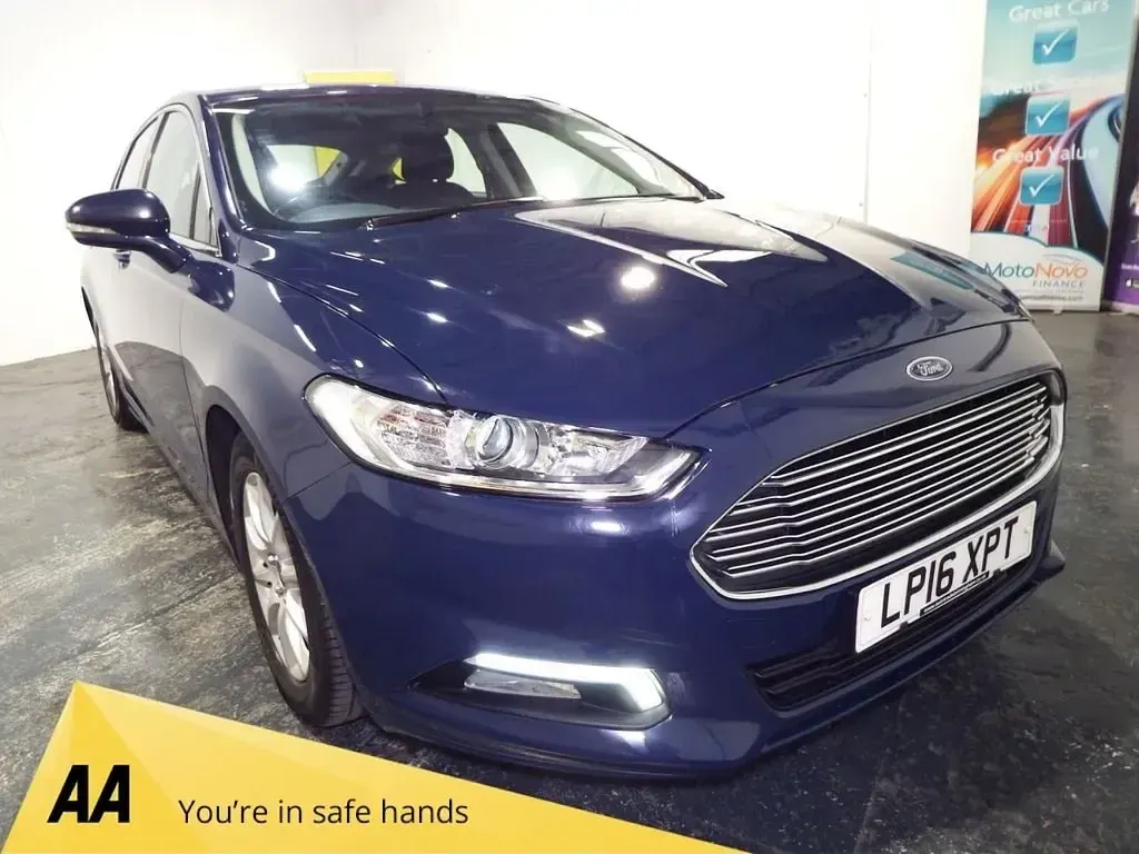 Begagnad Ford Mondeo Zetec 120 HK (88 kW) 2016 Blå Halvkombi