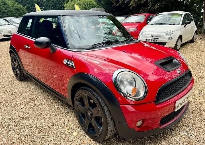 Red Used 2009 Mini ONE Hatch Hatchback | £1,450 (Good price) - Image 1/4