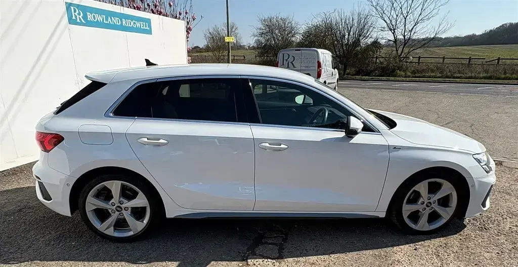 Used Audi A3 Sportback S-Line 200 HP (147 kW) 2022 White Hatchback