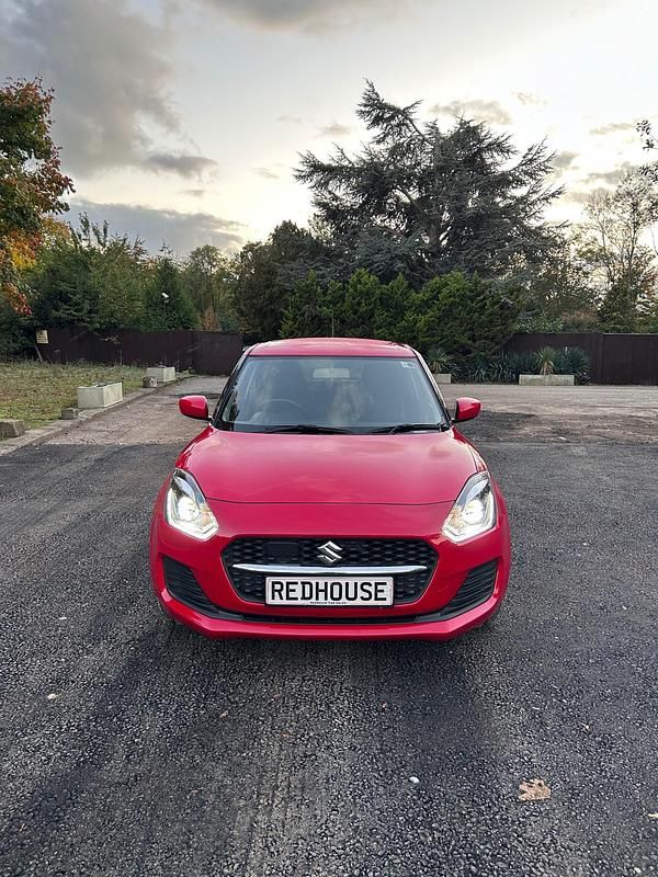 Usado Suzuki Swift SZ-L 83 CV (61 kW) 2022 Rojo Utilitario