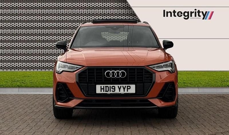 Begagnad Audi Q3 Comfort 150 HK (110 kW) 2019 Orange SUV