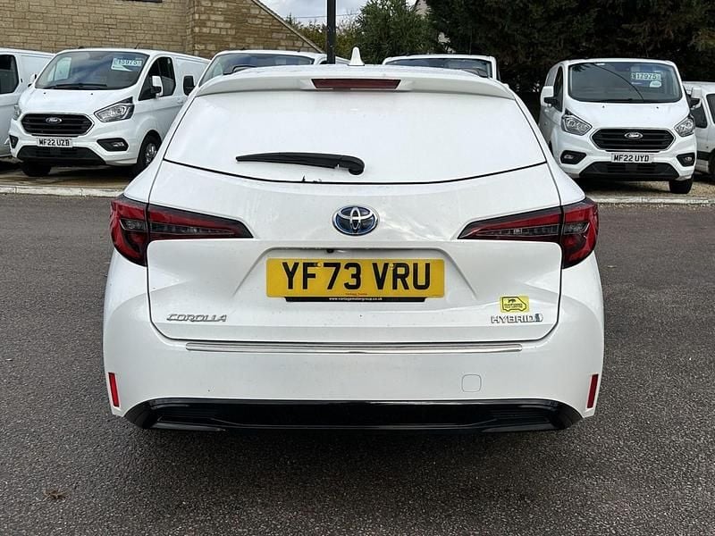 Used Toyota Corolla 125 HP (91 kW) 2023 White Van