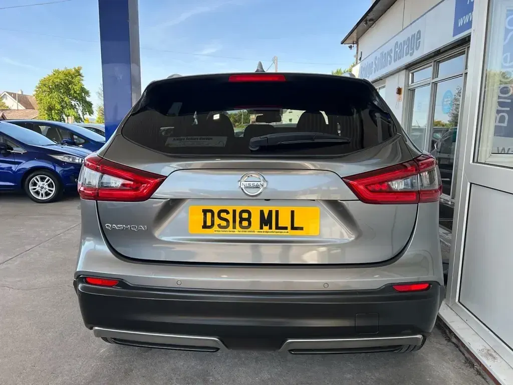 Used Nissan Qashqai N-Connecta 110 HP (80 kW) 2018 Gunmetal grey SUV