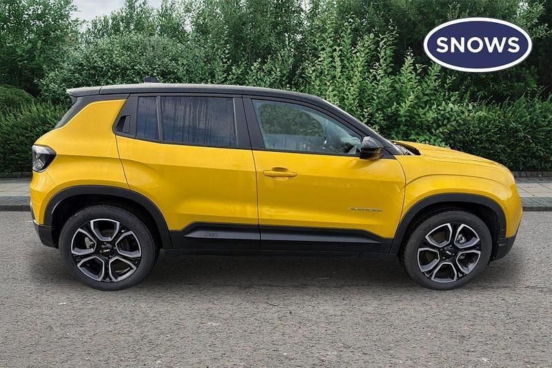 Used Jeep Avenger EV Summit 114 kW (156 HP) 2024 Yellow SUV