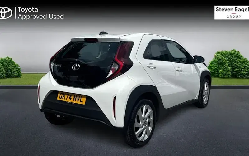 Used Toyota Aygo X PURE 72 HP (52 kW) 2024 White SUV