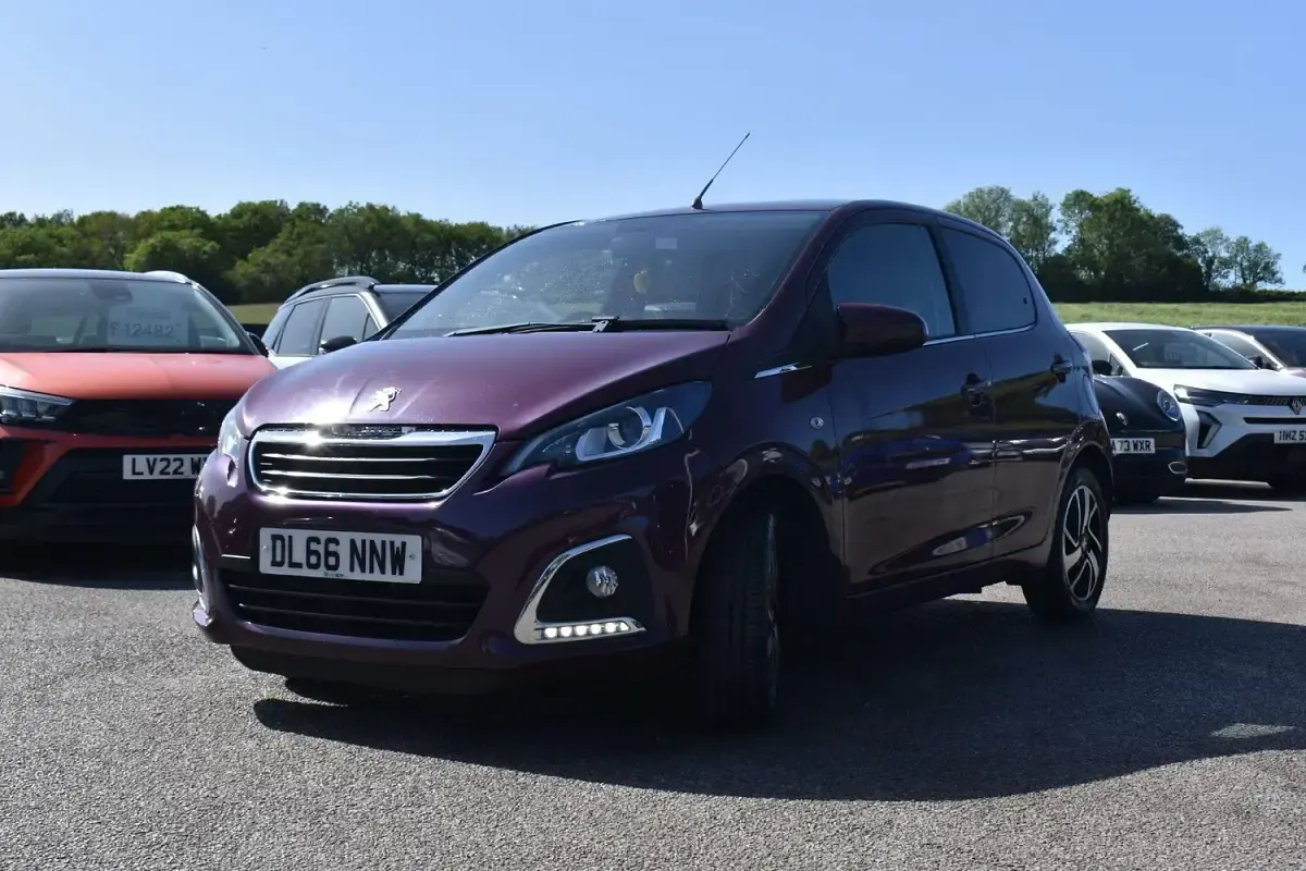 Used Peugeot 108 Allure 82 HP (60 kW) 2016 Mauve/purple Hatchback