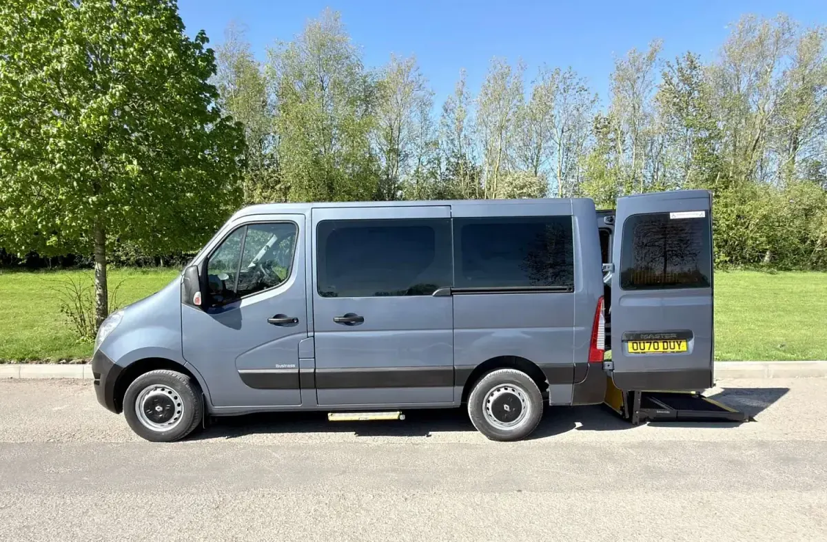 Begagnad Renault Master 2020 Blå Minibuss
