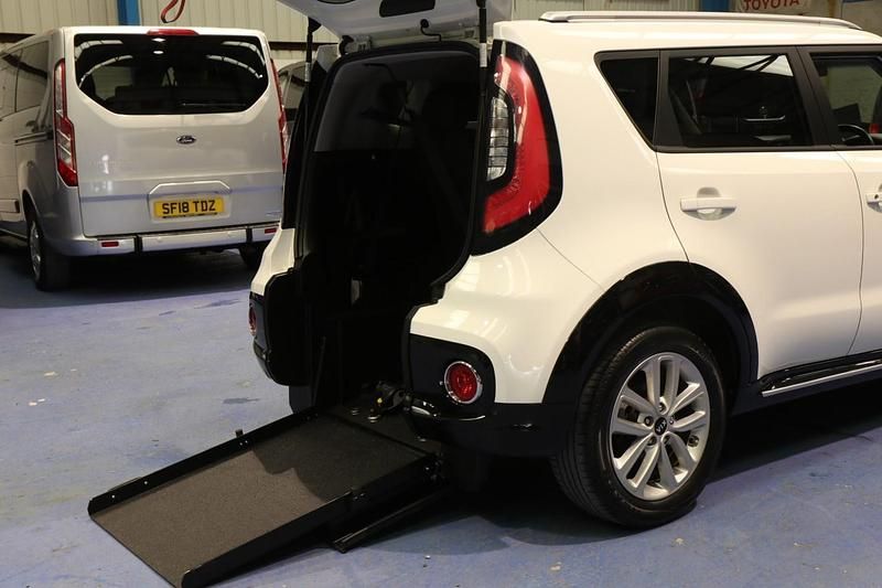 White Used 2017 Kia Soul 2 SUV | £19,250 - Image 1/4