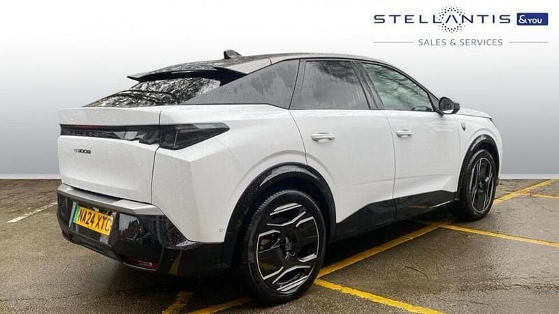Used Peugeot e-3008 GT 152 kW (207 HP) 2024 White SUV