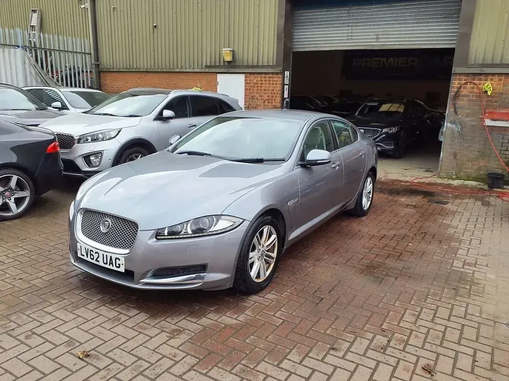 Używany Jaguar XF Luxury 240 KM (176 kW) 2012 Szary Sedan/Limuzyna