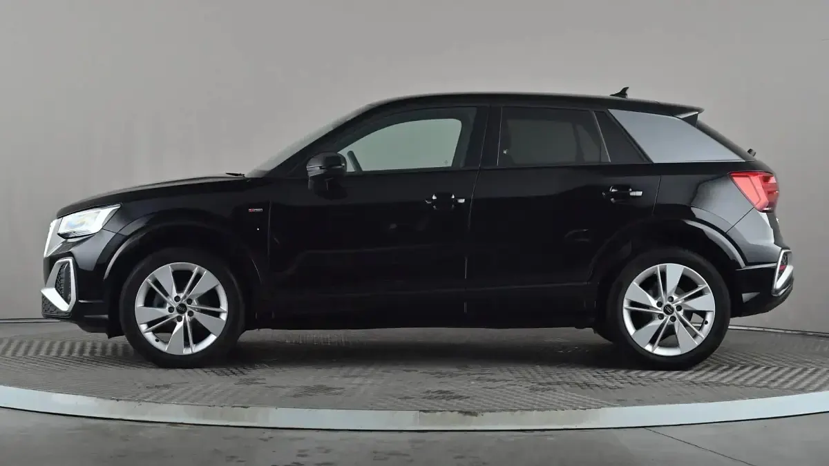 Begagnad Audi Q2 S-Line 150 HK (110 kW) 2023 Svart SUV