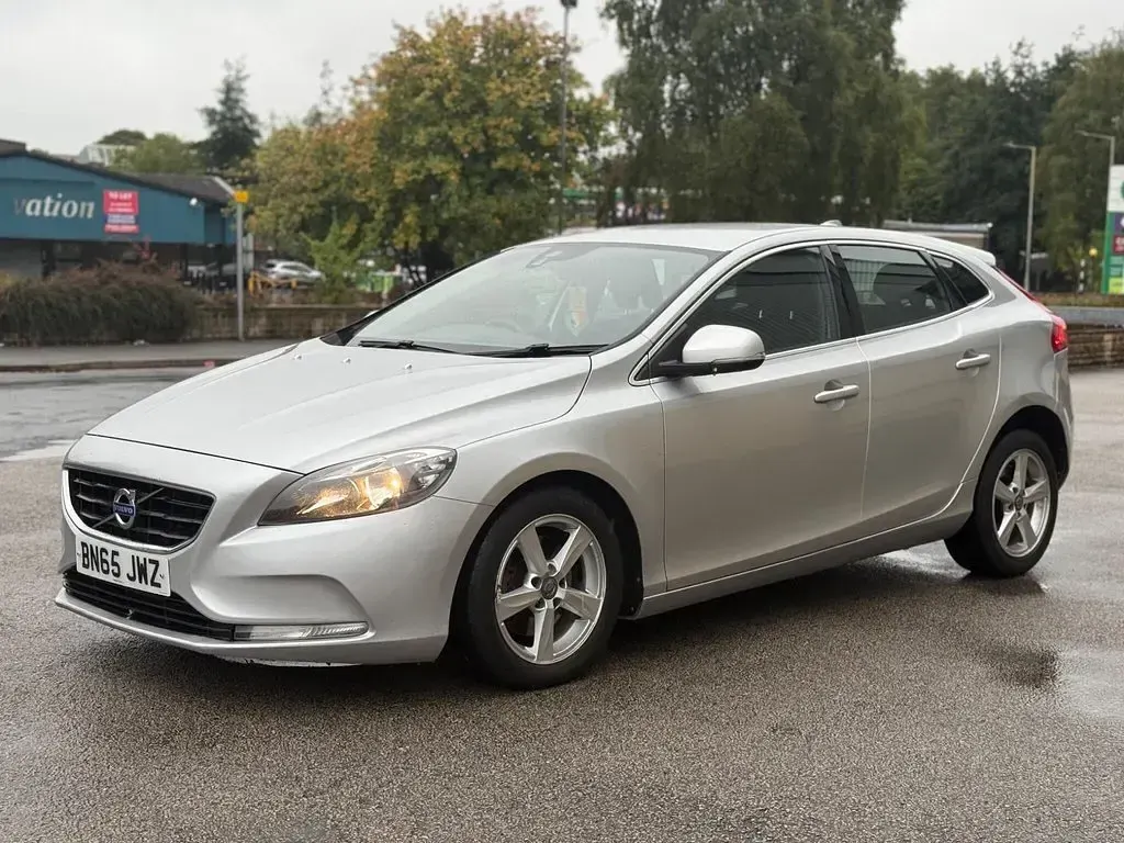 Used Volvo V40 SE 2015 Silver Hatchback