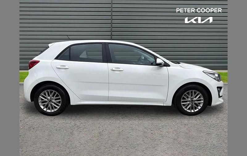 Used Kia Rio 84 HP (61 kW) 2022 White Hatchback