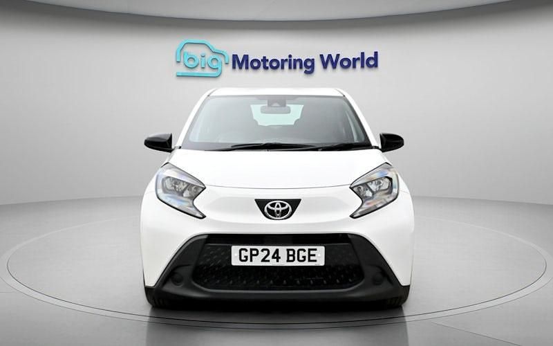 Used Toyota Aygo X PURE 72 HP (52 kW) 2024 White SUV