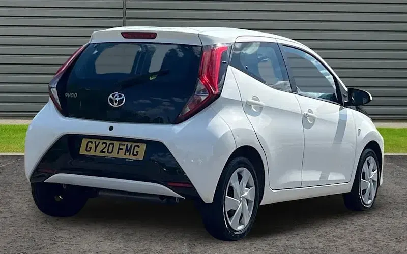 Used Toyota Aygo X-play 72 HP (52 kW) 2020 White Hatchback