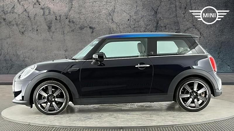 Usado Mini Cooper Exclusive 136 CV (100 kW) 2021 Negro Utilitario