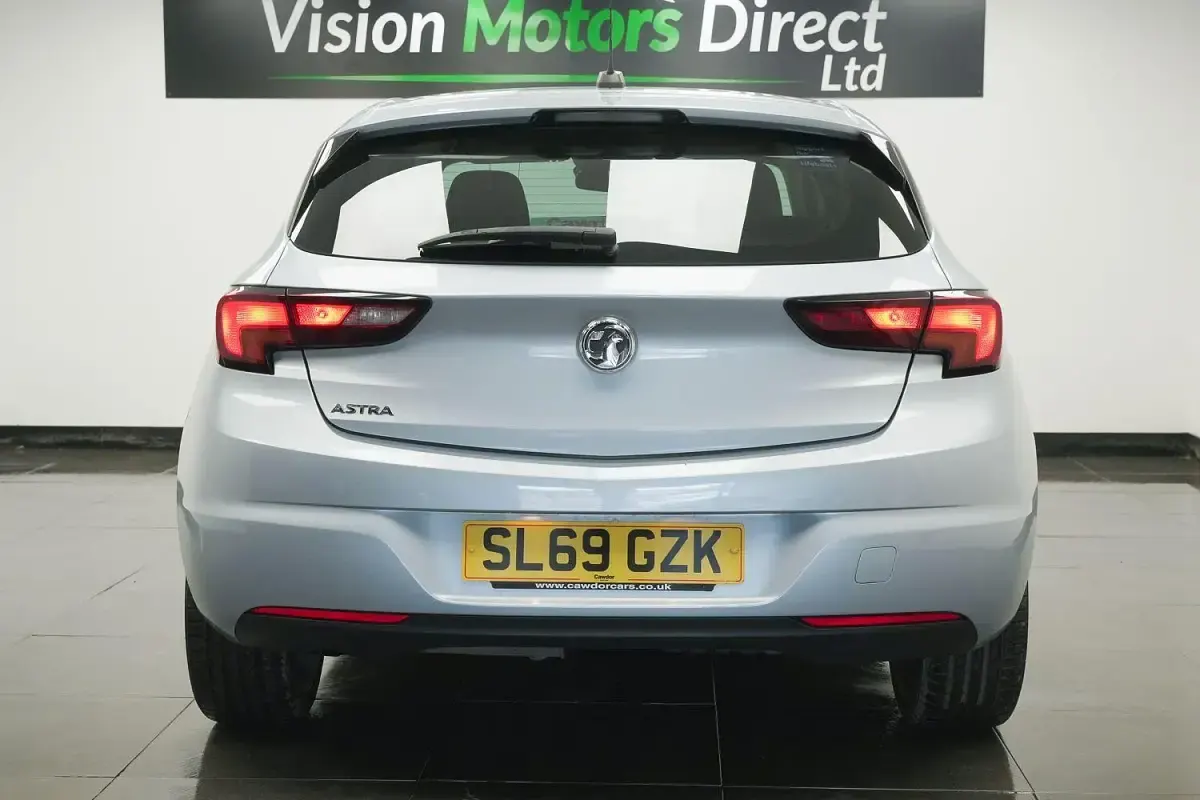 Used Vauxhall Astra SRi 122 HP (89 kW) 2019 Silver Hatchback
