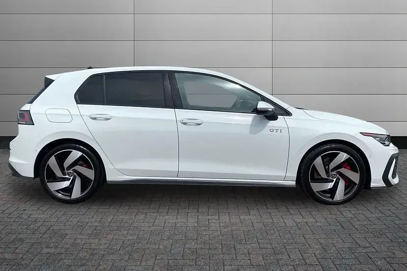 Used VW Golf VIII GTI 265 HP (194 kW) 2025 Pure white Hatchback