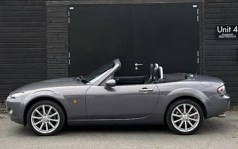 Used Mazda MX5 Inclusive 160 HP (117 kW) 2006 Grey Cabriolet