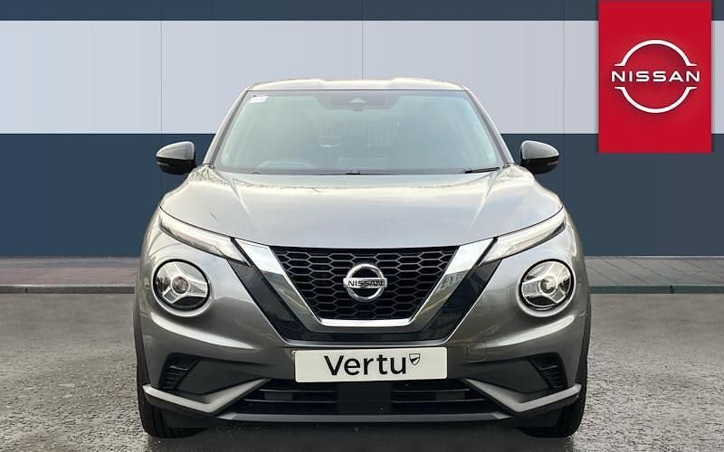 Begagnad Nissan Juke Acenta 114 HK (83 kW) 2022 Grå SUV