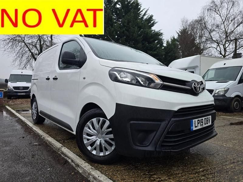 White Used 2019 Toyota Proace MPV | £6,490 (Good price) - Image 1/4