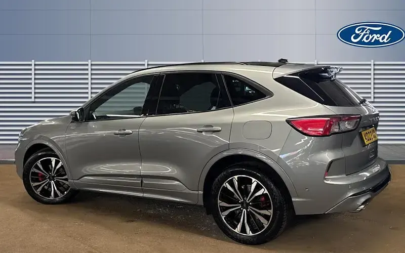 Käytetty Ford Kuga ST-Line X 150 HP (110 kW) 2023 Hopea Katumaasturi
