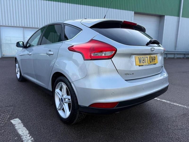 Used Ford Focus Zetec 100 HP (73 kW) 2017 Silver Hatchback