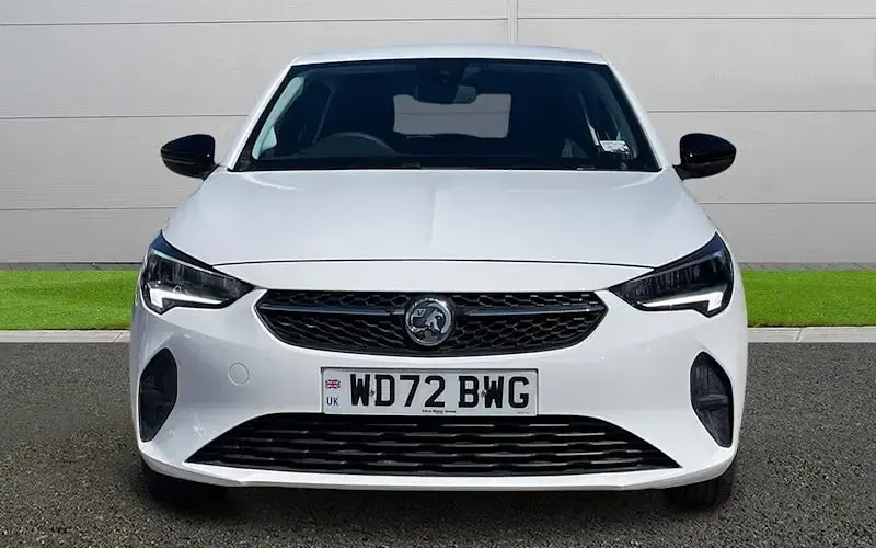 Second-hand Vauxhall Corsa Design Edition 75 CP (55 kW) 2022 Alb Hatchback