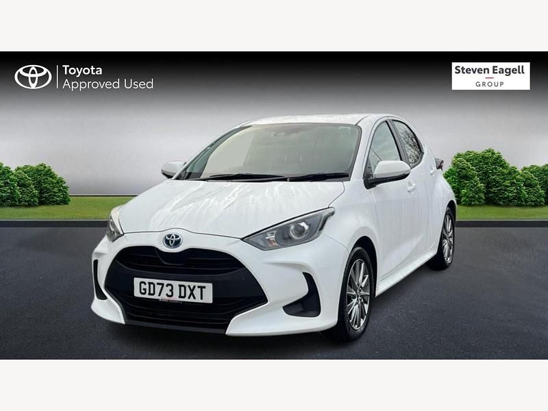Used Toyota Yaris Hybrid 114 HP (83 kW) 2024 White Hatchback