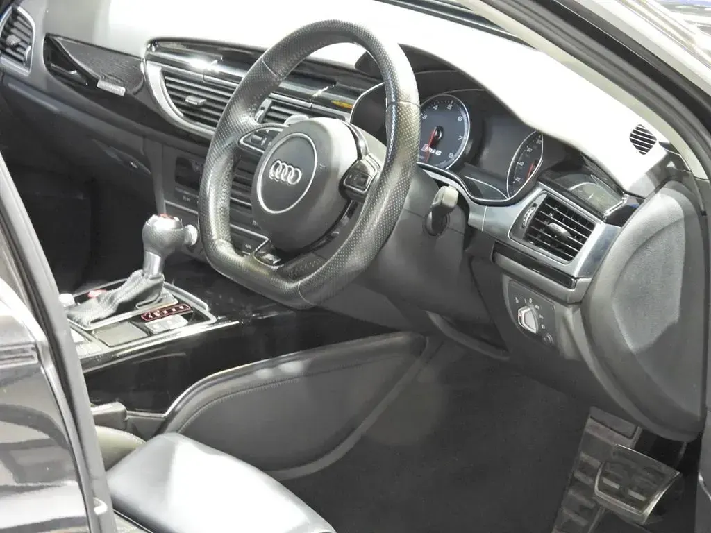 Used Audi RS6 Design 560 HP (411 kW) 2015 Black Estate