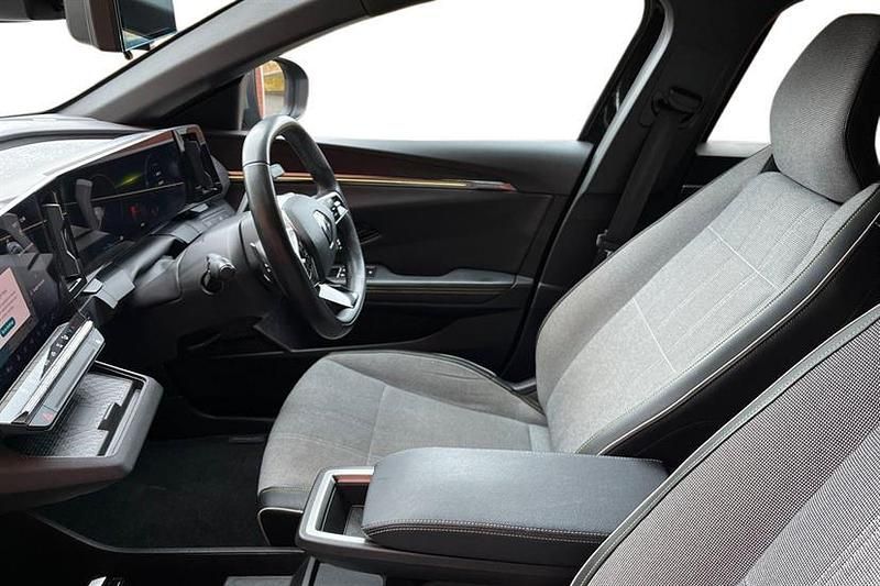 Used Renault Megane E-Tech 159 kW (217 HP) 2022 Diamond black with shadow grey roof Hatchback