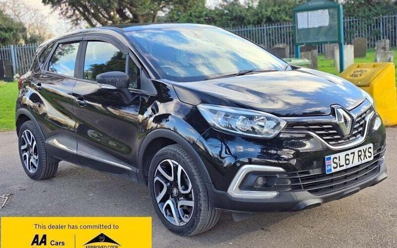Black Used 2017 Renault Captur Dynamique SUV | £8,488 (Fair price) - Image 1/4