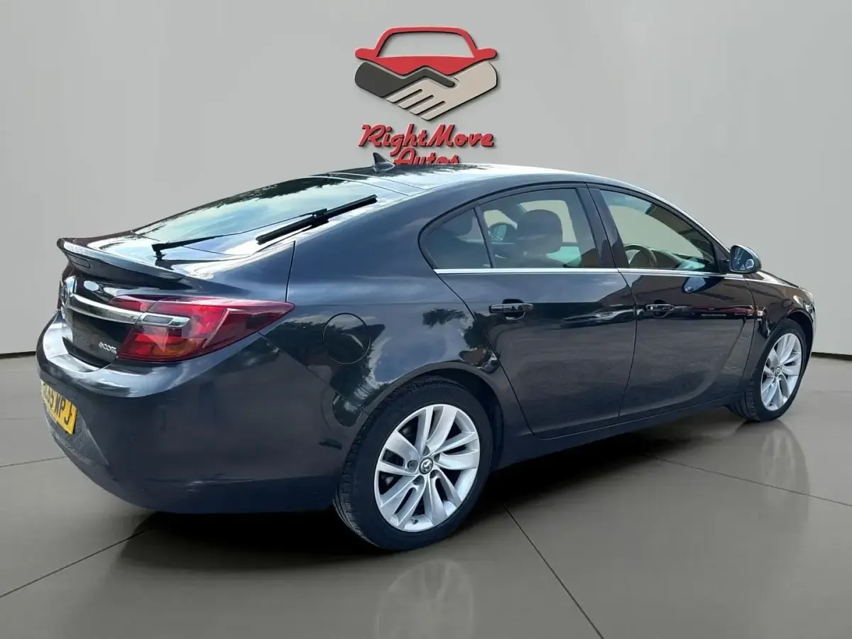 Second-hand Vauxhall Insignia SRi 140 CP (102 kW) 2015 Negru Hatchback