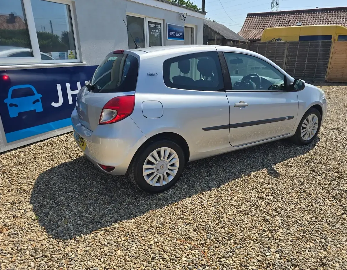 Used Renault Clio 2010 Silver Hatchback