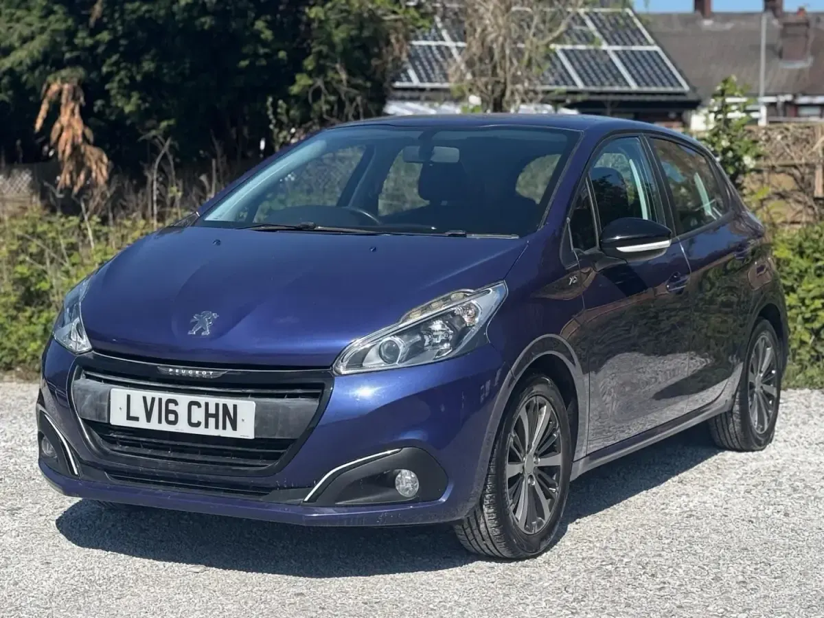 Second-hand Peugeot 208 2016 Albastru Hatchback