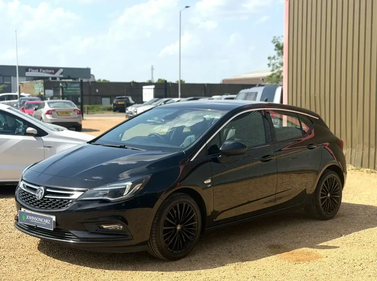 Used Vauxhall Astra Elite 200 HP (147 kW) 2018 Black Hatchback