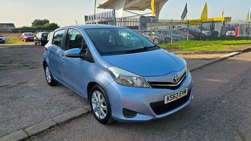 Used Toyota Yaris 2013 Blue Hatchback