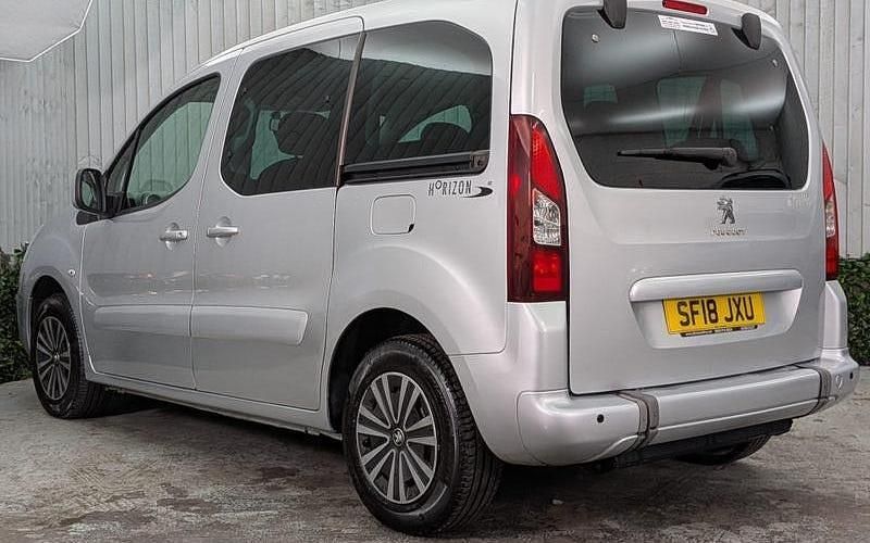 Used Peugeot TePee Active 99 HP (72 kW) 2018 Estate