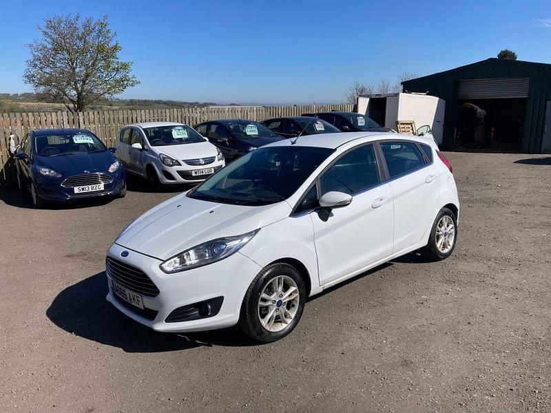 Used Ford Fiesta Zetec 2016 White Hatchback