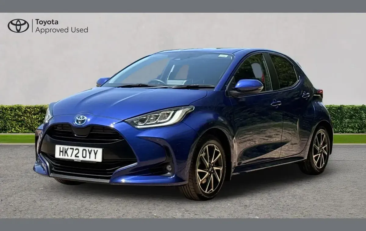 Used Toyota Yaris Design 113 HP (83 kW) 2023 Blue Hatchback