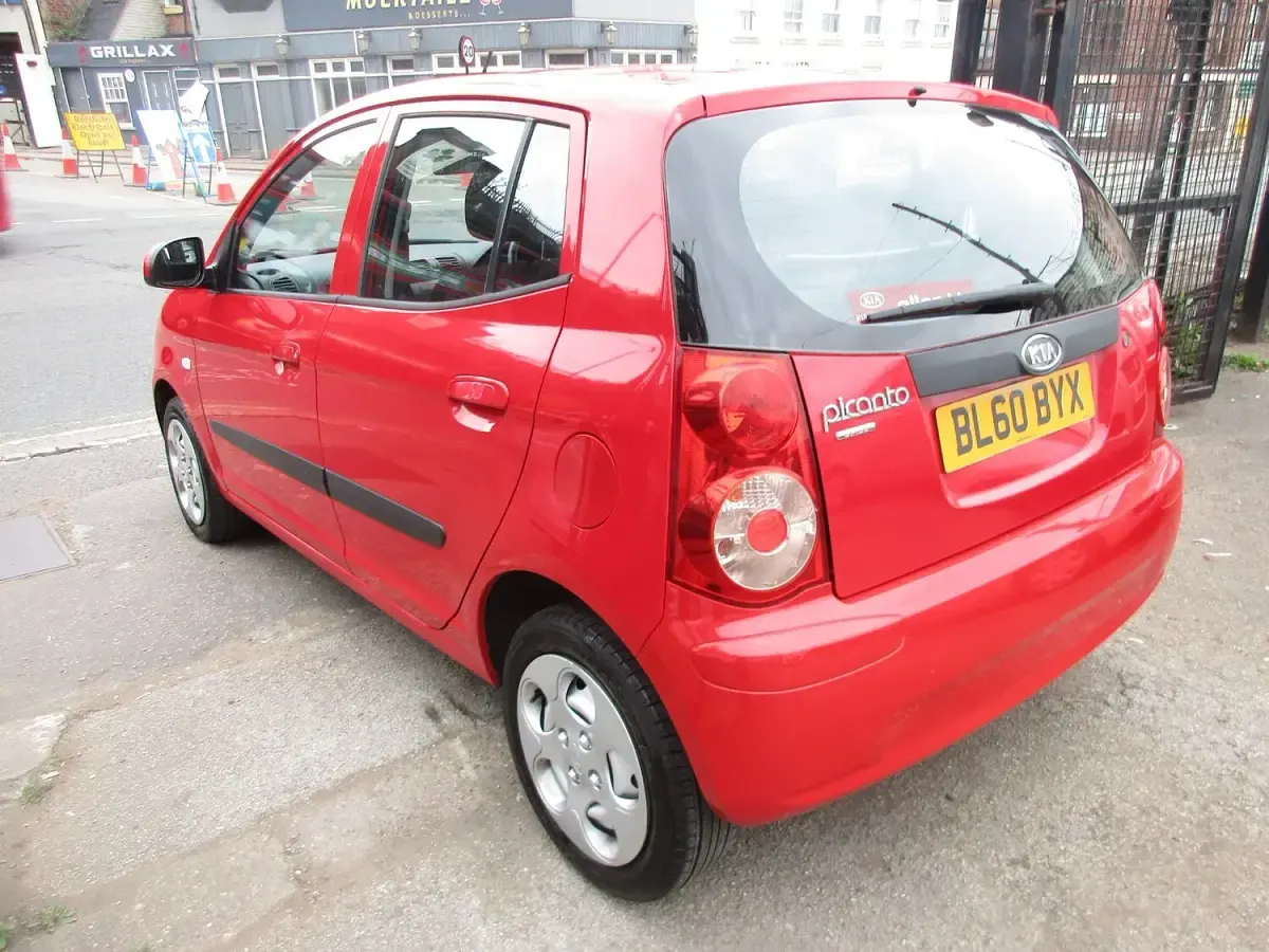 Used Kia Picanto 60 HP (44 kW) 2011 Red Hatchback