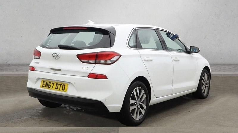 Used Hyundai i30 SE 140 HP (102 kW) 2018 White Hatchback
