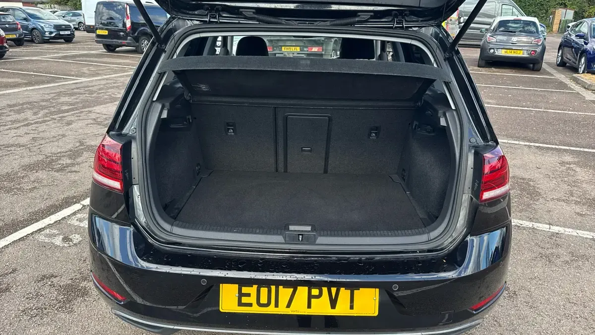 Used VW Golf VII SE 115 HP (84 kW) 2017 Black Hatchback