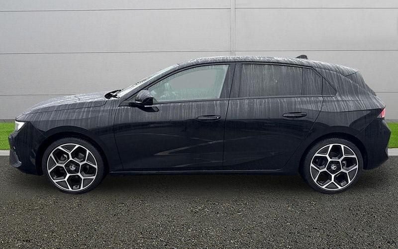 Used Vauxhall Astra Ultimate 131 HP (96 kW) 2024 Black Hatchback